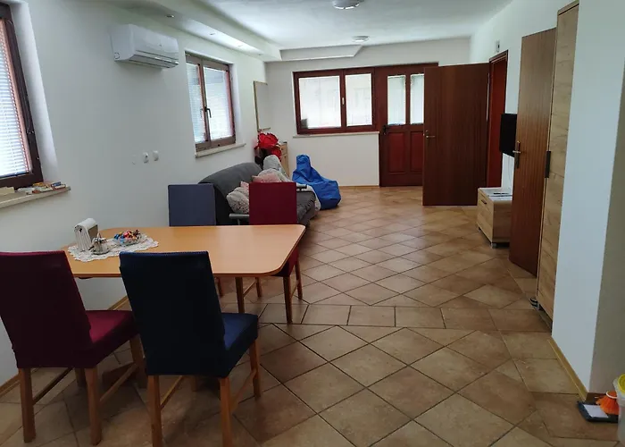 Apartma Lara アパート *